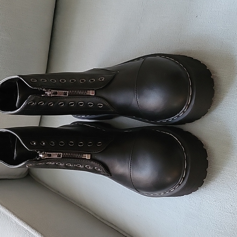 Boots - Picture 2 of 5